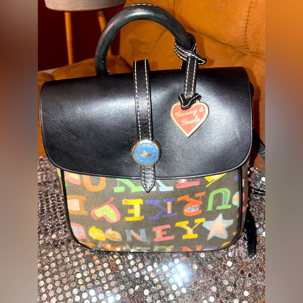 🌈 Dooney and Bourke Classic 🌈